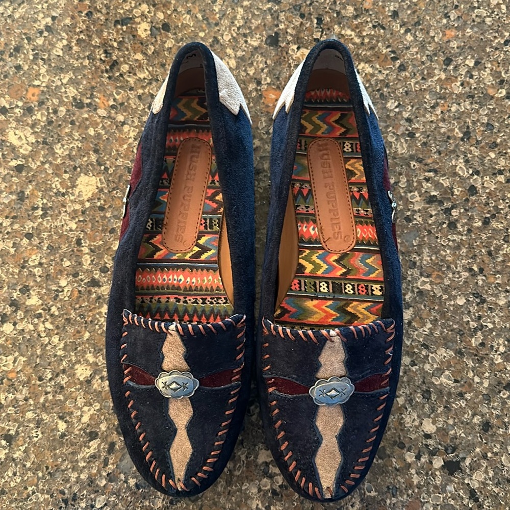 If you like Southwestern/Western clothing, you need these shoes!!!